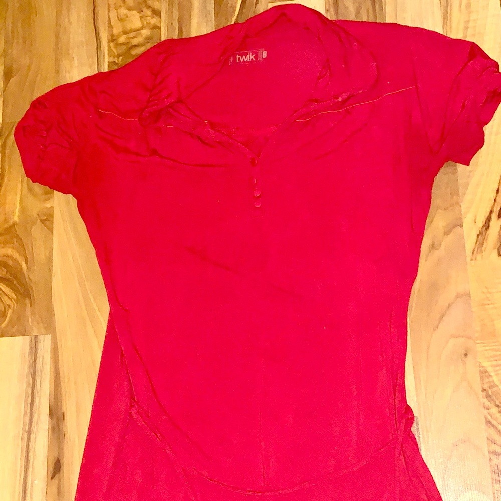 Short sleeve red M top